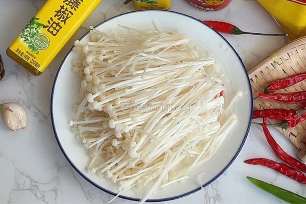 凉拌金针菇的做法图解2