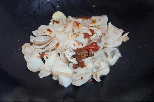 五花肉焖莲藕的做法图解7