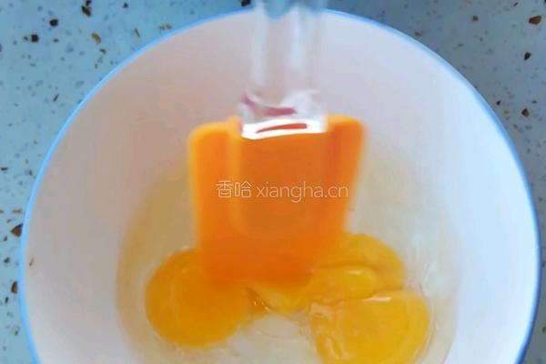 戚风小蛋糕的做法图解1