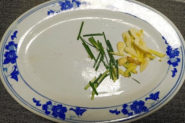五花肉焖莲藕的做法图解1
