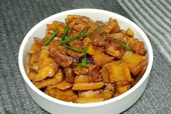 五花肉焖莲藕的做法图解11