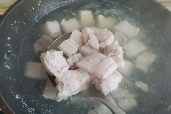 鹌鹑蛋红烧肉的做法图解2