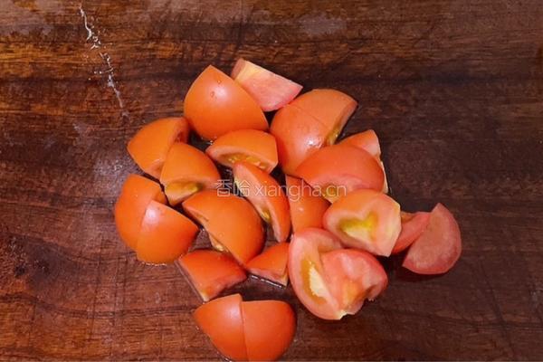 金针菇番茄汤的做法图解1