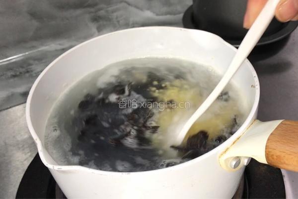 鲜虾木耳小米粥的做法图解4