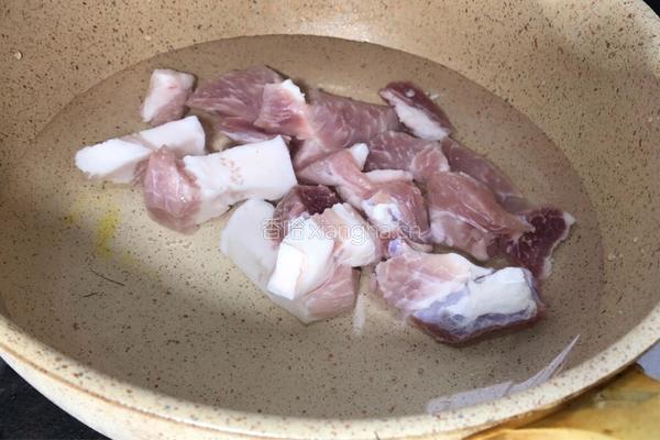 猪肉炖莲藕的做法图解4