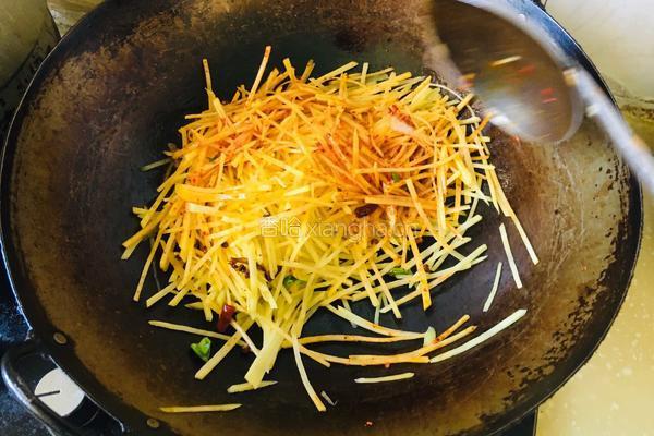 土豆丝炒酸菜的做法图解7
