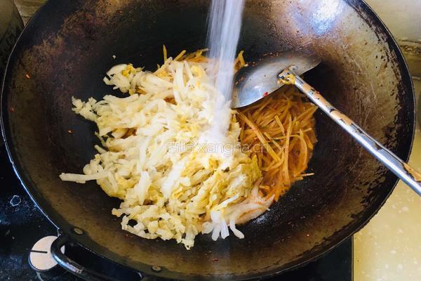 土豆丝炒酸菜的做法图解8