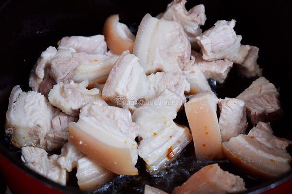红烧肉炖鹌鹑蛋的做法图解4