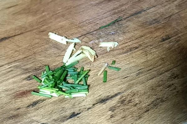 金针菇番茄肉片汤的做法图解4