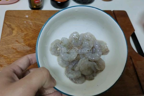虾仁豆腐煲的做法图解2