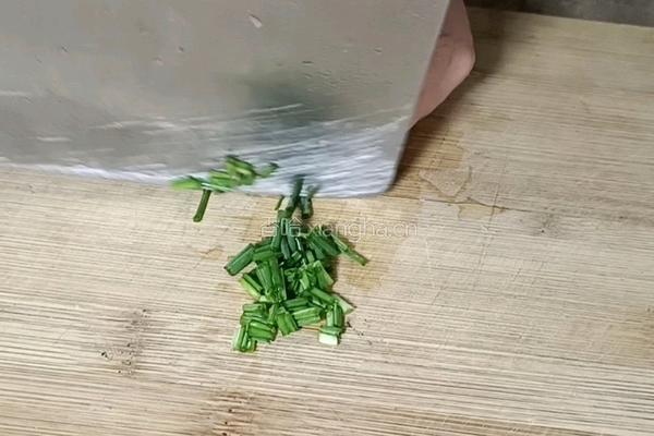 清蒸枸杞萝卜条的做法图解3