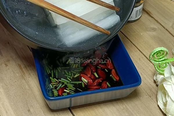 清蒸枸杞萝卜条的做法图解6