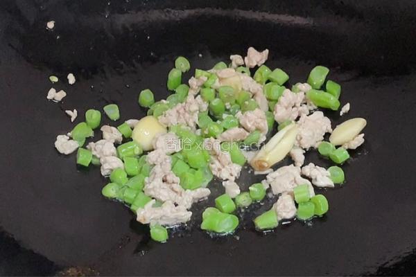 红烧豆角年糕的做法图解5