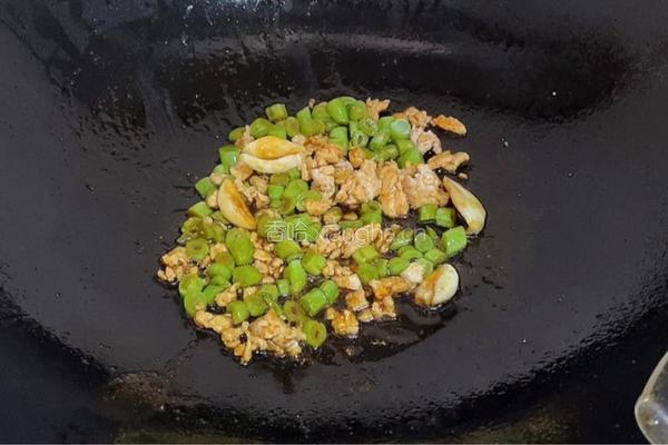 红烧豆角年糕的做法图解7