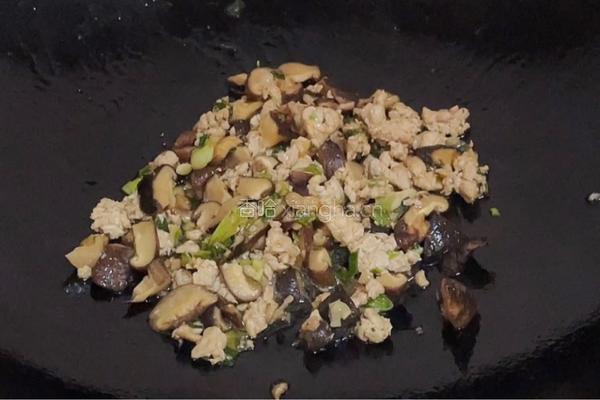 香菇肉末拌面的做法图解6