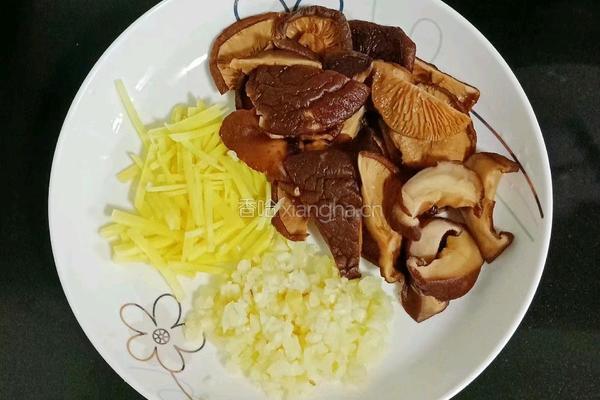 香菇蒸鸡的做法图解3