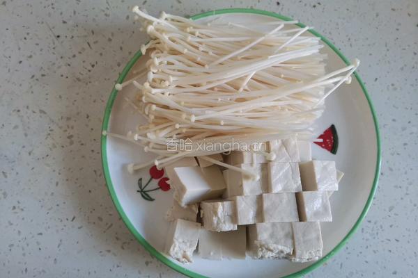 番茄金针菇豆腐汤的做法图解2
