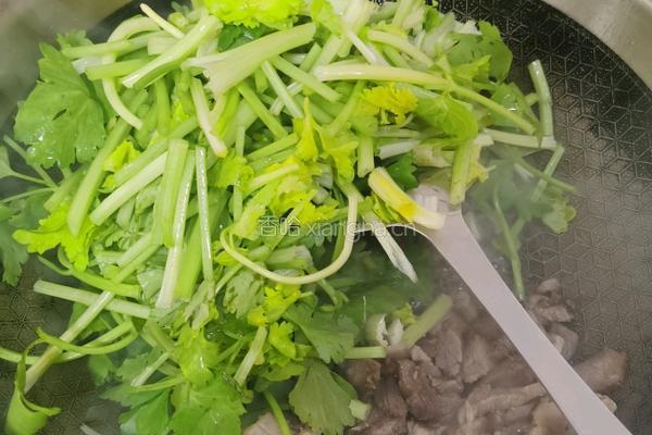 香芹炒卤肉的做法图解4