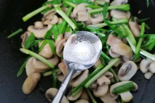 蘑菇炒肉的做法图解7