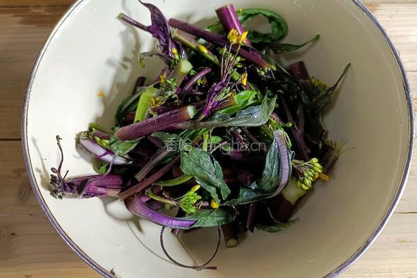 醋溜红菜苔的做法图解1