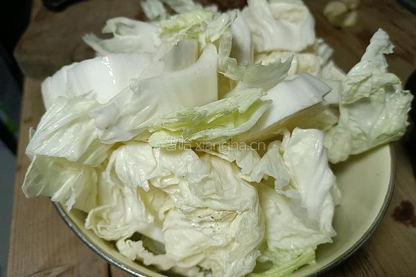 酸辣白菜的做法图解1