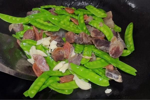 荷兰豆炒腊肠的做法图解6