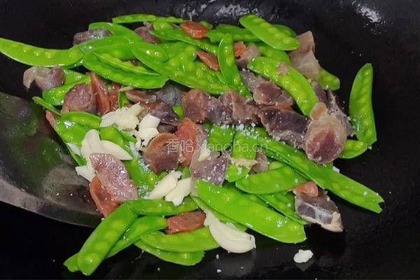 荷兰豆炒腊肠的做法图解7
