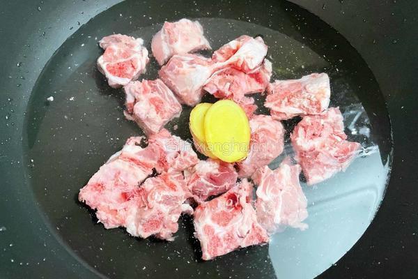 排骨板栗汤的做法图解4