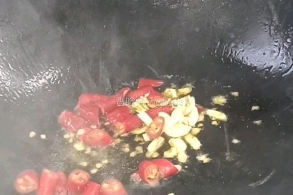 香肠炒黄瓜的做法图解4
