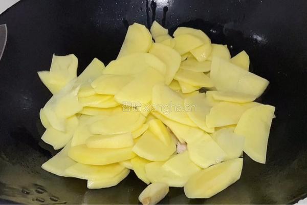 红烧土豆片的做法图解3