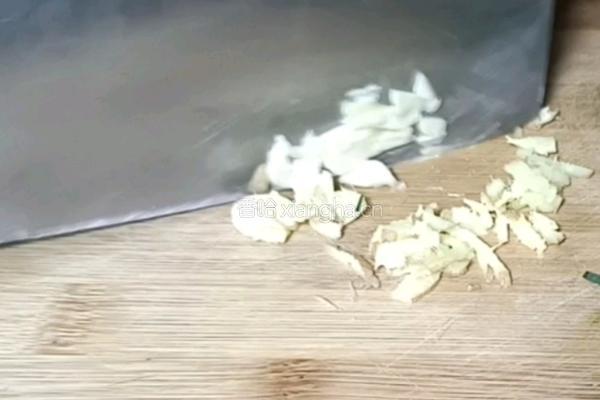 包菜胡萝卜炒鸡蛋的做法图解3