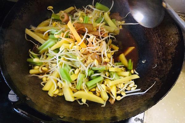黄豆芽芹菜土豆卤面的做法图解7