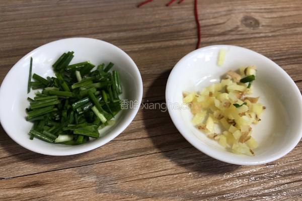 金针菇豆皮卷的做法图解3