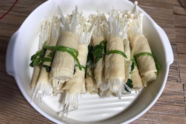 金针菇豆皮卷的做法图解7