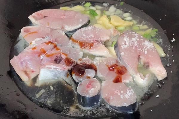 香焖马鲛鱼的做法图解6