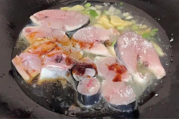 香焖马鲛鱼的做法图解7