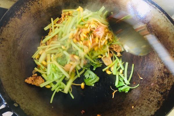 香芹黄豆芽炒肉片的做法图解5