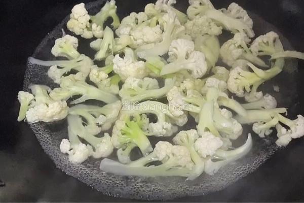 家常烧花菜的做法图解1