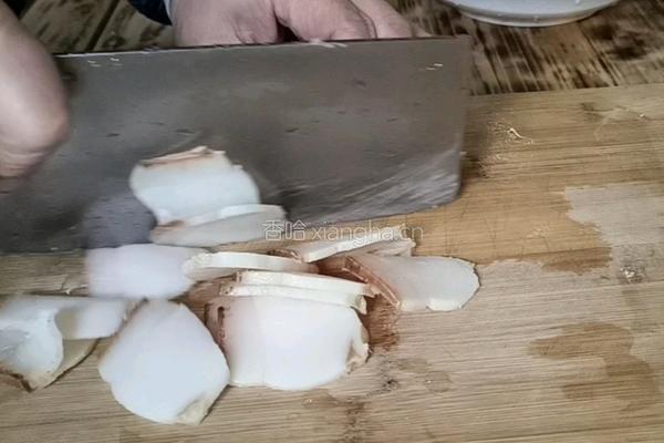 口蘑腊味豆腐的做法图解1