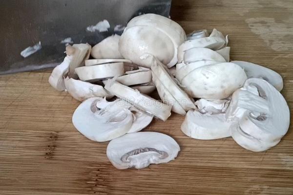 口蘑腊味豆腐的做法图解3