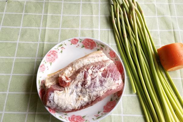 蒜苔肉丝 的做法图解1