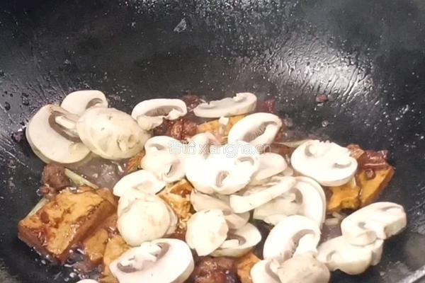 口蘑豆腐炖白菜的做法图解9