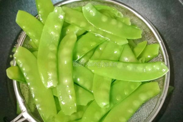 荷兰豆炒腊肠的做法图解6