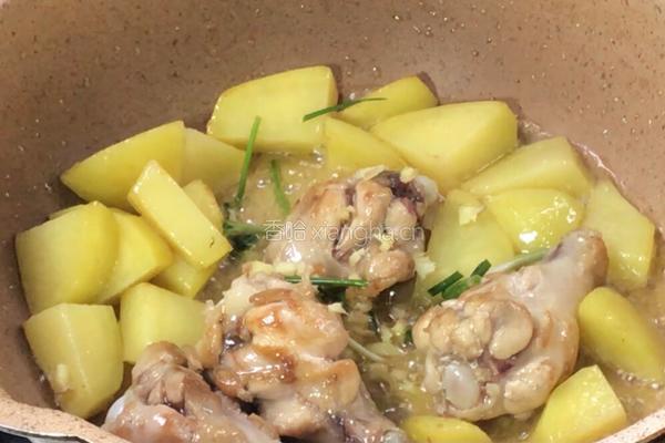 土豆烧鸡腿的做法图解8