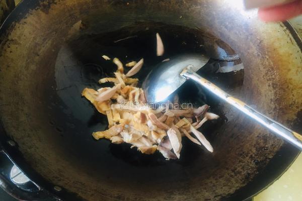 蒜苔炒肉丝的做法图解2