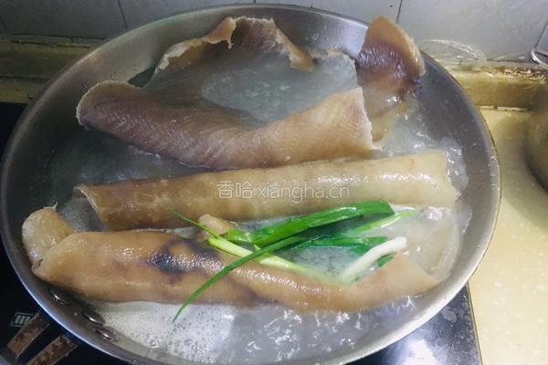 原汁肉皮冻的做法图解1
