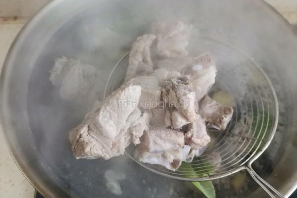 玉米排骨汤的做法图解3