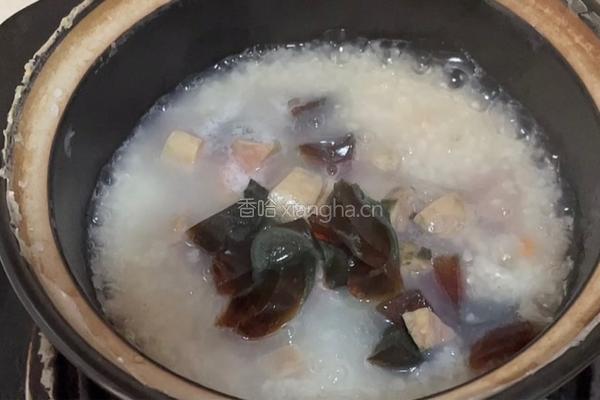 烤肠皮蛋粥的做法图解4