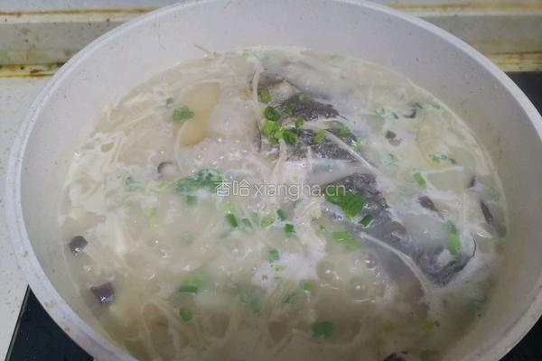 鲫鱼豆腐菌菇汤的做法图解9