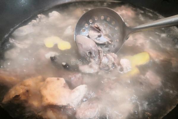墨鱼莲子煲鸡汤的做法图解5